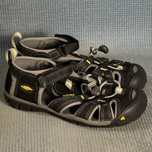 Keen Black Seacamp II CNX Waterproof Sandals Kid’s Size 2